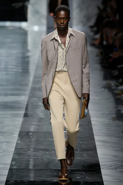 Look 48